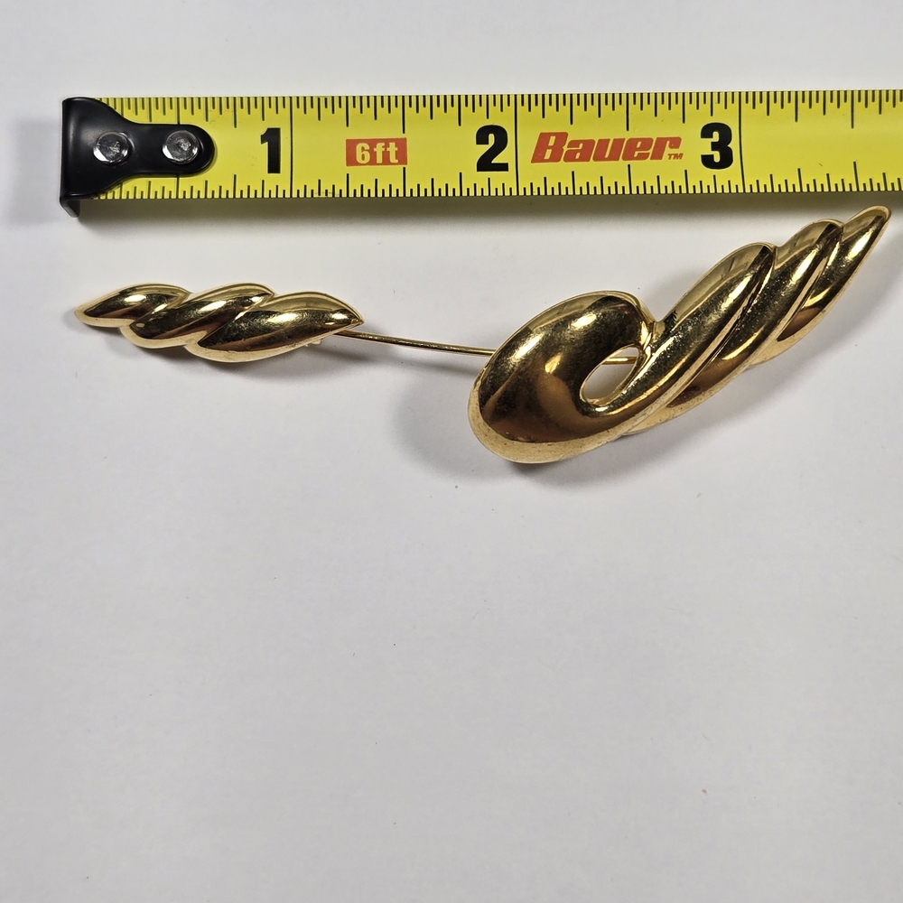 Napier Goldtone Twisted Brooch - Picture 8 of 9